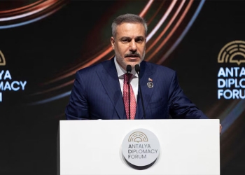 هاکان فیدان: گەڕانەوەی شەڕ تەنیا وێرانکاری زیاتری لێ دەکەوێتەوە