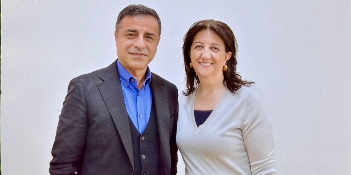 پەروین بوڵدان نوێترین وێنەی خۆی لەگەڵ دەمیرتاشی بڵاودەکاتەوە؛ هۆشداریی لە "ژیریی دەستکرد" دەدات