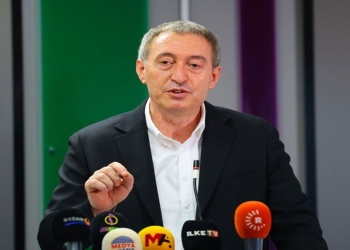 تونجەر باکرهان: ئێمە هەندێک عەلەویمان لە شەقامەکان هەڵگرت و کردمانن بە پەرلەمانتار