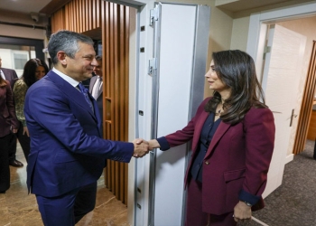 هاتیمۆگولاری و باکرهان لەگەڵ ئۆزگور ئۆزەل کۆبونەوە